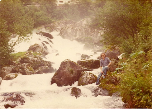 Norsko Geiranger pod vodopádem