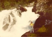 Norsko Geitanger u vodopádu